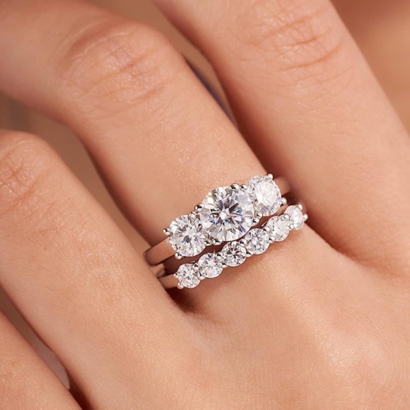 18k Certified 2 carat Diamond Moissanite Past Present Future Journey Ring - Picture 3 of 11